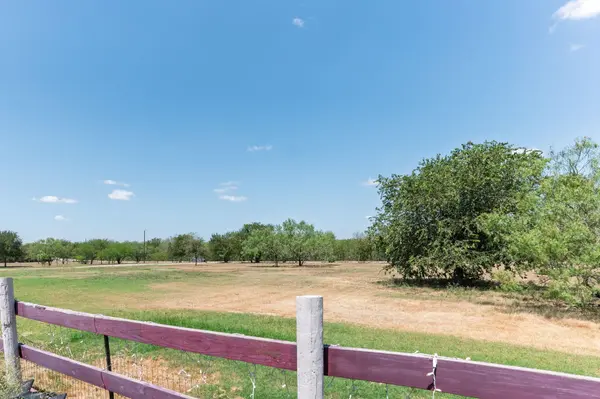 1781 Long RD, Lockhart, TX 78644