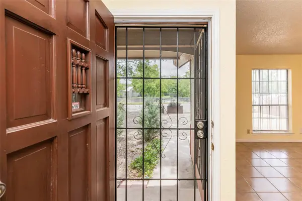 5006 Sara DR #B, Austin, TX 78721
