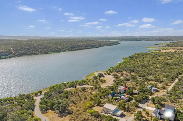 407 Breezing LN, Spicewood, TX 78669