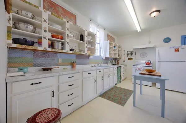 398 County Road 264 RD, Moulton, TX 77975