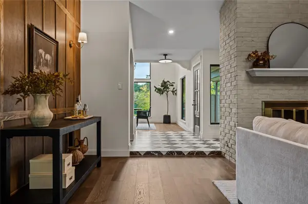 2404 Comburg Castle WAY, Austin, TX 78748