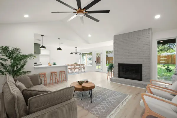 1400 S Meadows DR, Austin, TX 78758