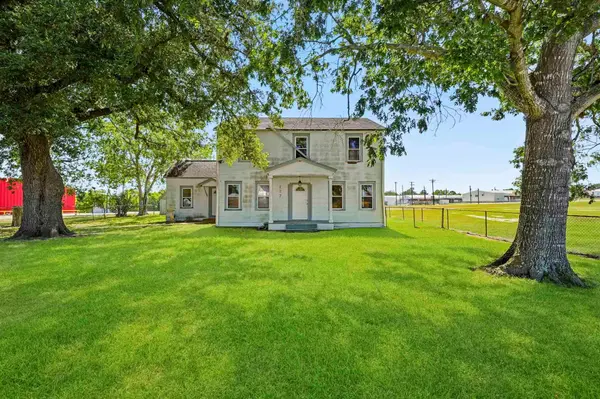 127 N Amthor ST, Bellville, TX 77418