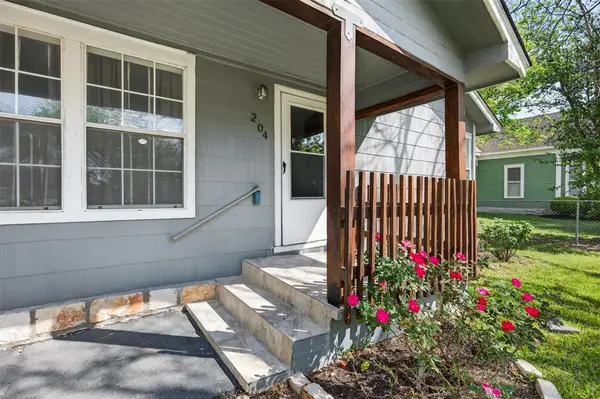 204 Taylor ST, Hutto, TX 78634