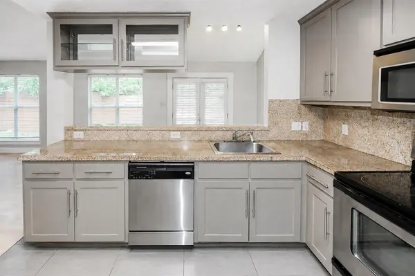 1302 Danbury SQ #A, Austin, TX 78723