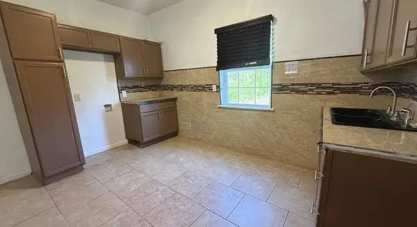 510 E Pine ST, Seguin, TX 78155