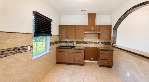 510 E Pine ST, Seguin, TX 78155