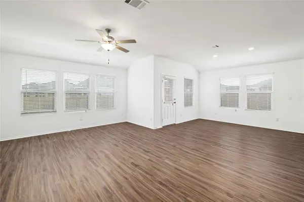 416 Escondido CIR, San Marcos, TX 78666