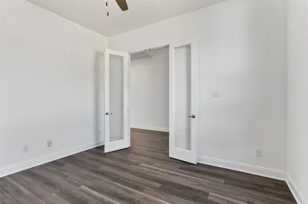 724 Landing LN, Leander, TX 78641