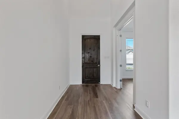 724 Landing LN, Leander, TX 78641