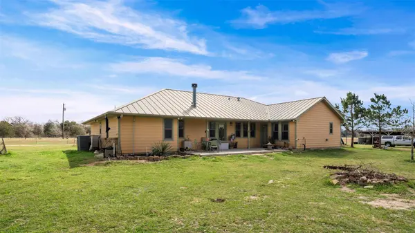 1102 Fairview DR, Rockdale, TX 76567