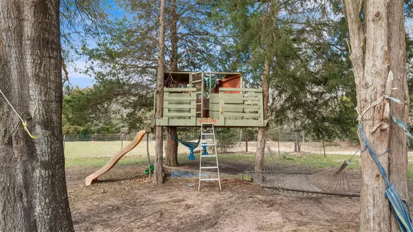 1102 Fairview DR, Rockdale, TX 76567