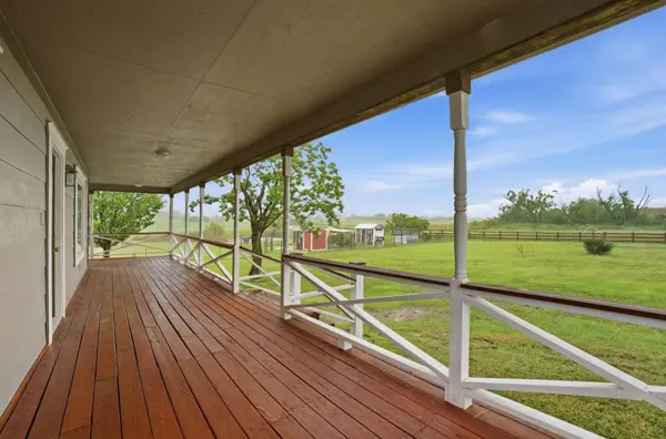 1000 County Road 458, Coupland, TX 78615