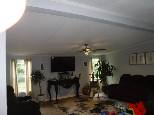 191 Hickory LN, Elgin, TX 78621
