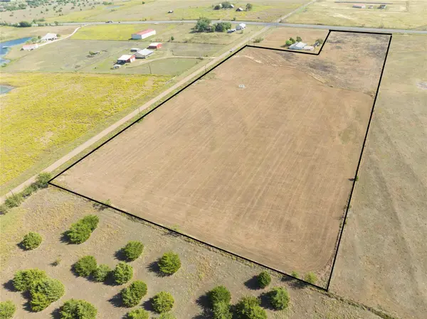 225 Knape RD, La Grange, TX 78945