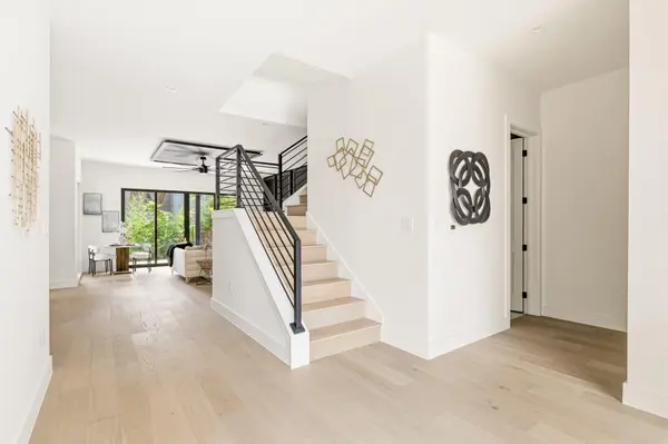 2300 Bluebonnet LN, Austin, TX 78704