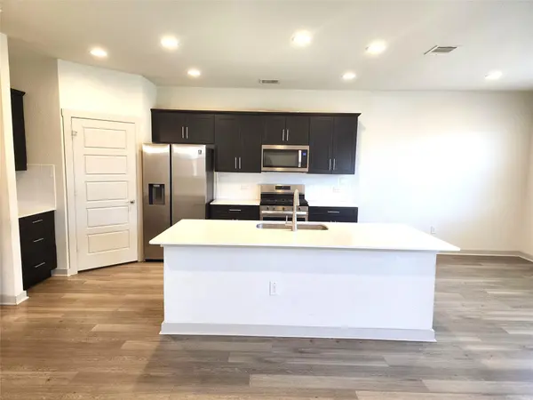 1041 Winnsboro LOOP, Round Rock, TX 78664