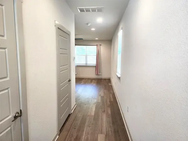 1041 Winnsboro LOOP, Round Rock, TX 78664