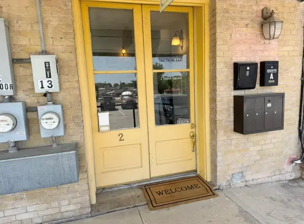 2 Depot SQ #C, Elgin, TX 78621