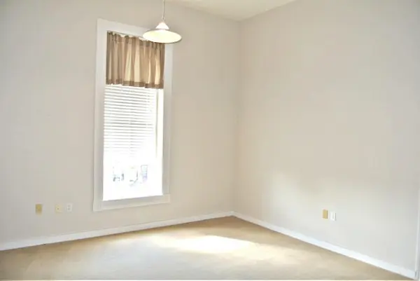 2 Depot SQ #C, Elgin, TX 78621