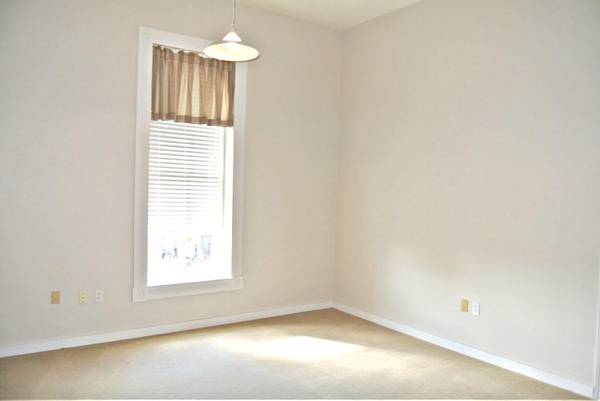 2 Depot SQ #C, Elgin, TX 78621