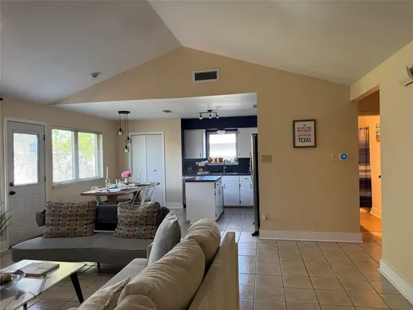 102 Skyloop DR, Austin, TX 78745