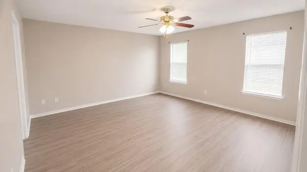 210 Lucky Clover LN, Hutto, TX 78634