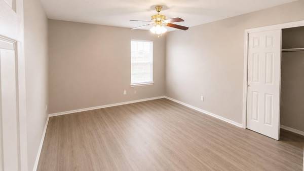 210 Lucky Clover LN, Hutto, TX 78634