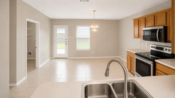 210 Lucky Clover LN, Hutto, TX 78634