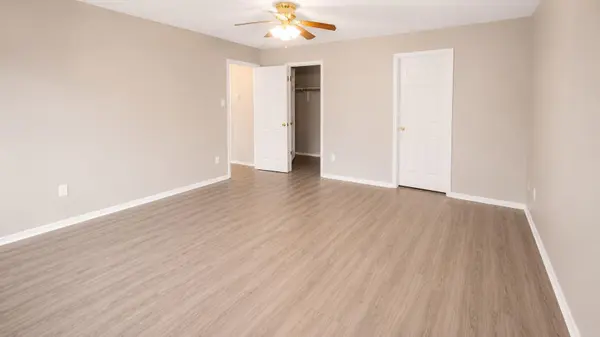 210 Lucky Clover LN, Hutto, TX 78634