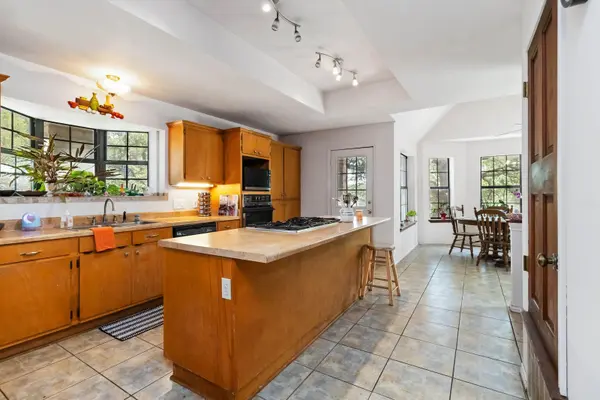 214 Laura LN, Bastrop, TX 78602