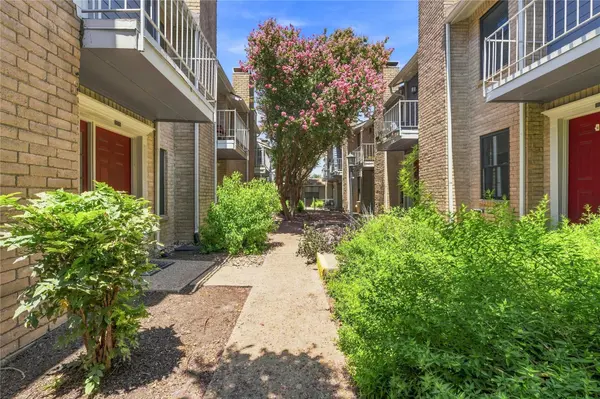818 Banister LN, Austin, TX 78704