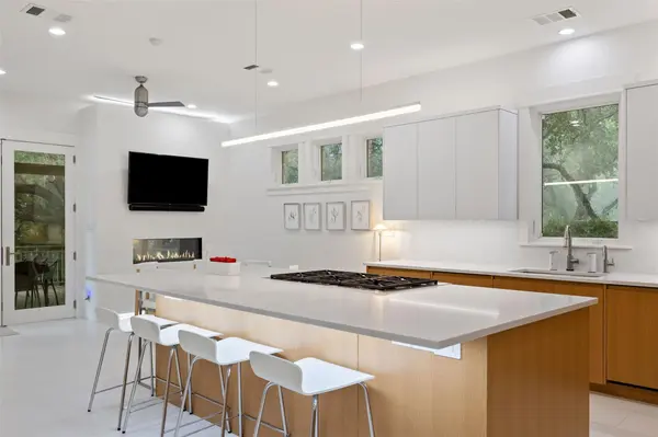 3413 Bunny RUN, Austin, TX 78746