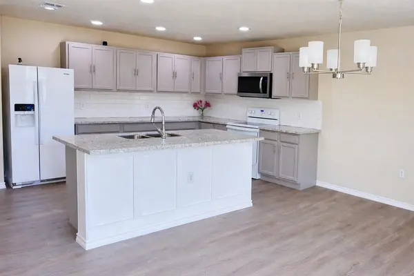 5211 Viewpoint DR, Austin, TX 78744