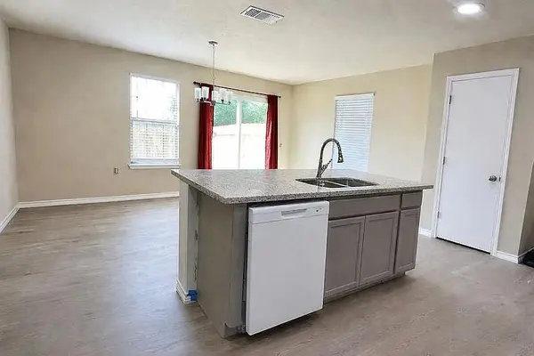 5211 Viewpoint DR, Austin, TX 78744