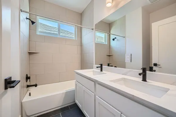 1531 N Red Bud LN #33, Round Rock, TX 78665
