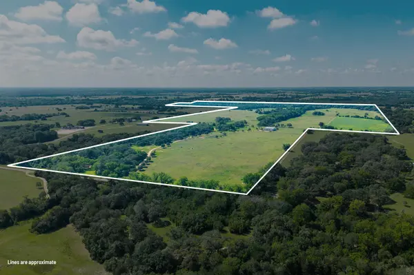5018 Wolters RD, Schulenburg, TX 78956