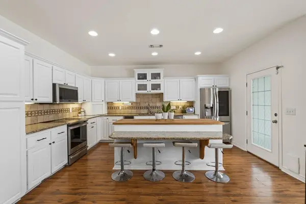 100 Little El Paso RD, Martindale, TX 78655