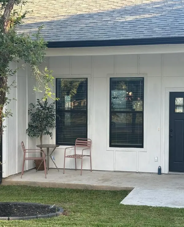 207 Laurel LN, Spicewood, TX 78669