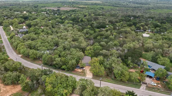 137 Scarlet Harts LN, Dale, TX 78616