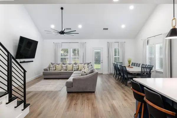 105 Greenspire Downs DR, Hutto, TX 78634
