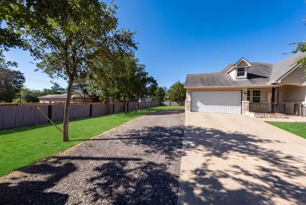 263 Indian Oak DR, Bastrop, TX 78602