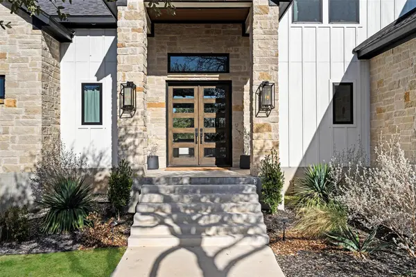 316 Stockman DR, Dripping Springs, TX 78620