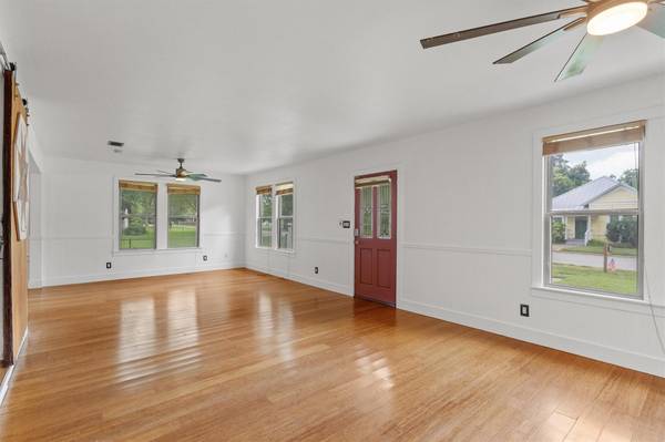 503 Short ST, Smithville, TX 78957
