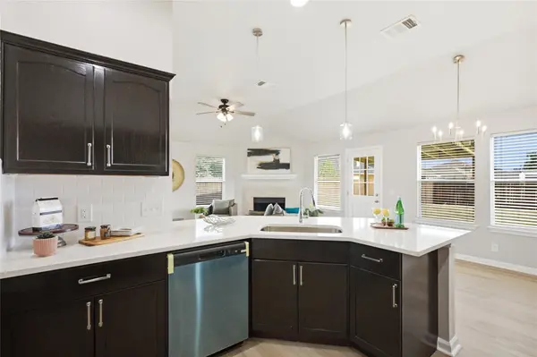 107 Fishbaugh LN, Hutto, TX 78634
