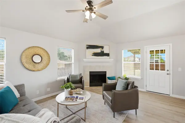107 Fishbaugh LN, Hutto, TX 78634