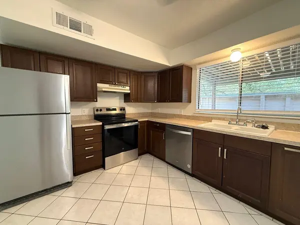 900 W Village LN, Austin, TX 78758