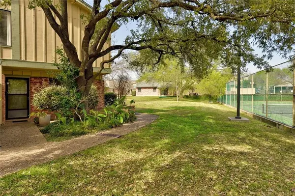 900 W Village LN, Austin, TX 78758