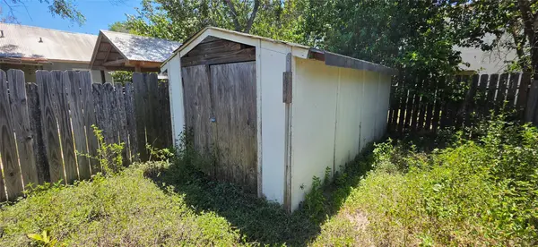 125 S Bishop ST, San Marcos, TX 78666