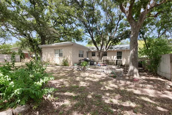 1208 Oak St, Burnet, TX 78611